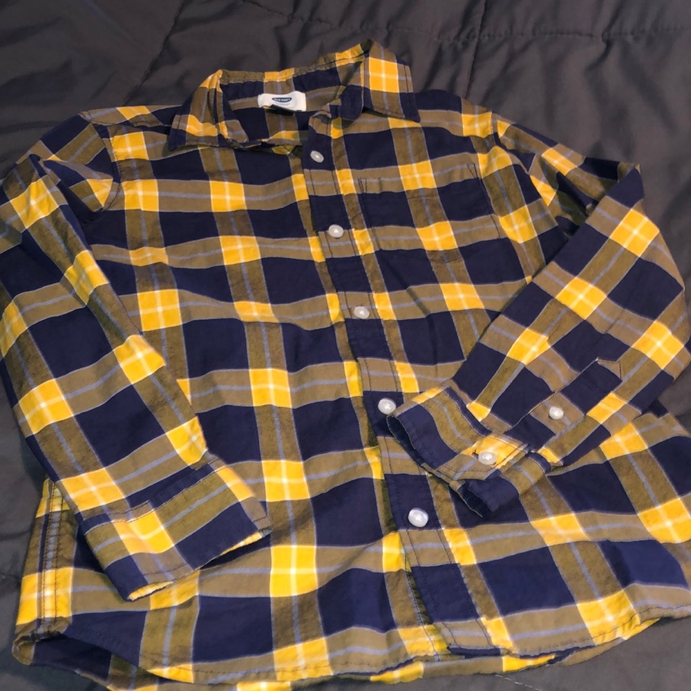 OLD NAVY boys button up shirt 💙💛